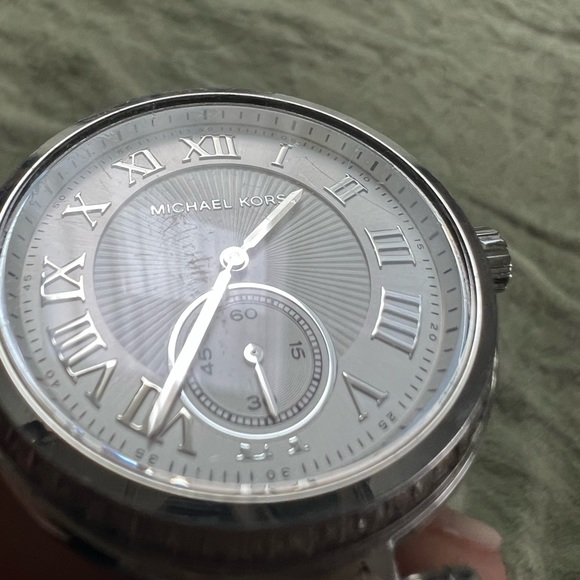 Michael Kors silver watch - Picture 5 of 13